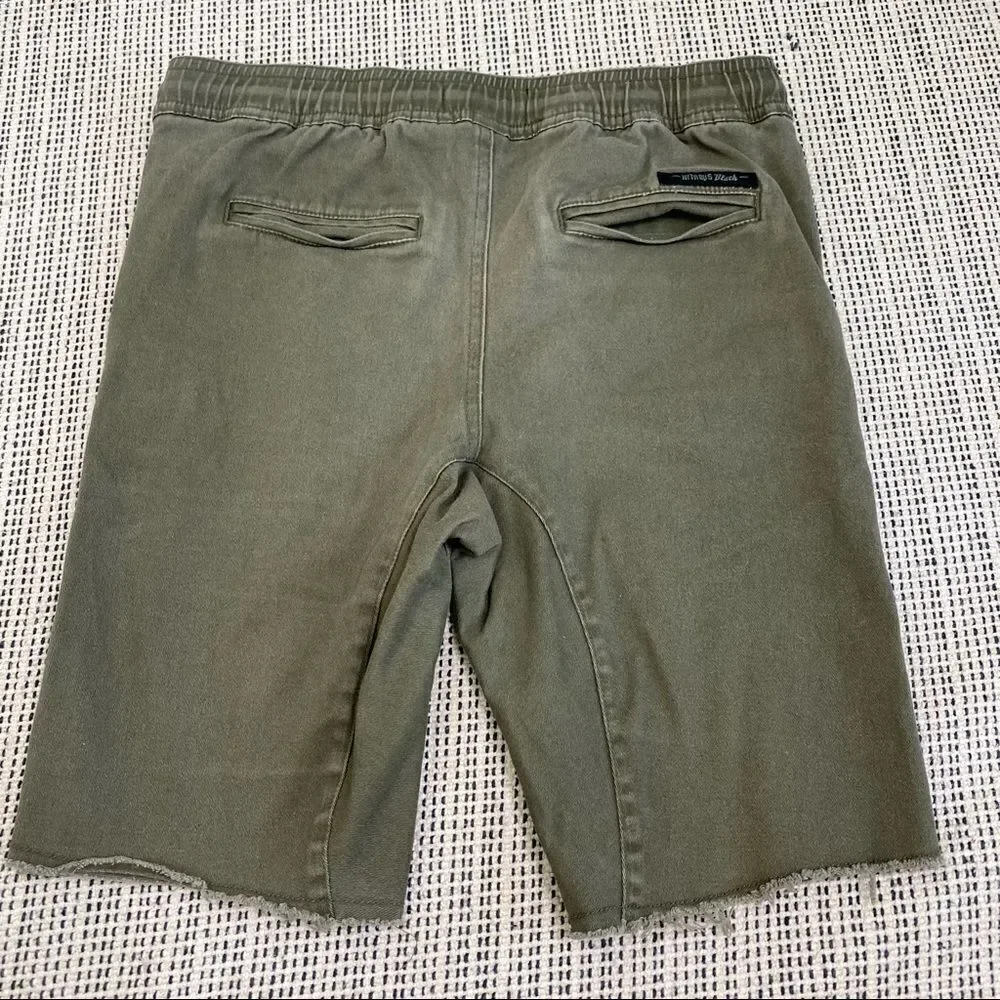 Nitrous Black olive green boys size medium drawstring pull on shorts